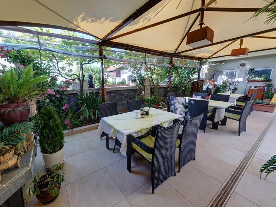 סינמורץ Family Hotel Gogov מראה חיצוני תמונה